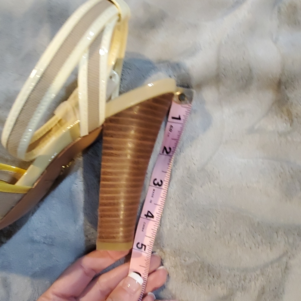Heel - Picture 7 of 7